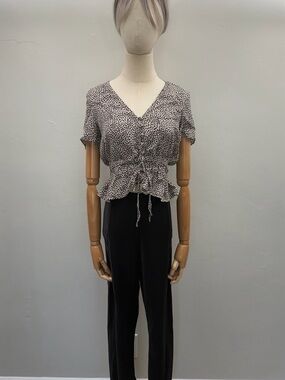 H&M Cream Black Abstract Print Peplum Blouse Women’s US 2 V-Neck